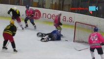 Ivre, un gardien tchèque de hockey sur glace arrive quand même à tenir sa place !