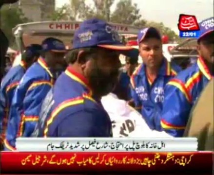 Karachi: Protest, traffic jam in Shahrah Faisal