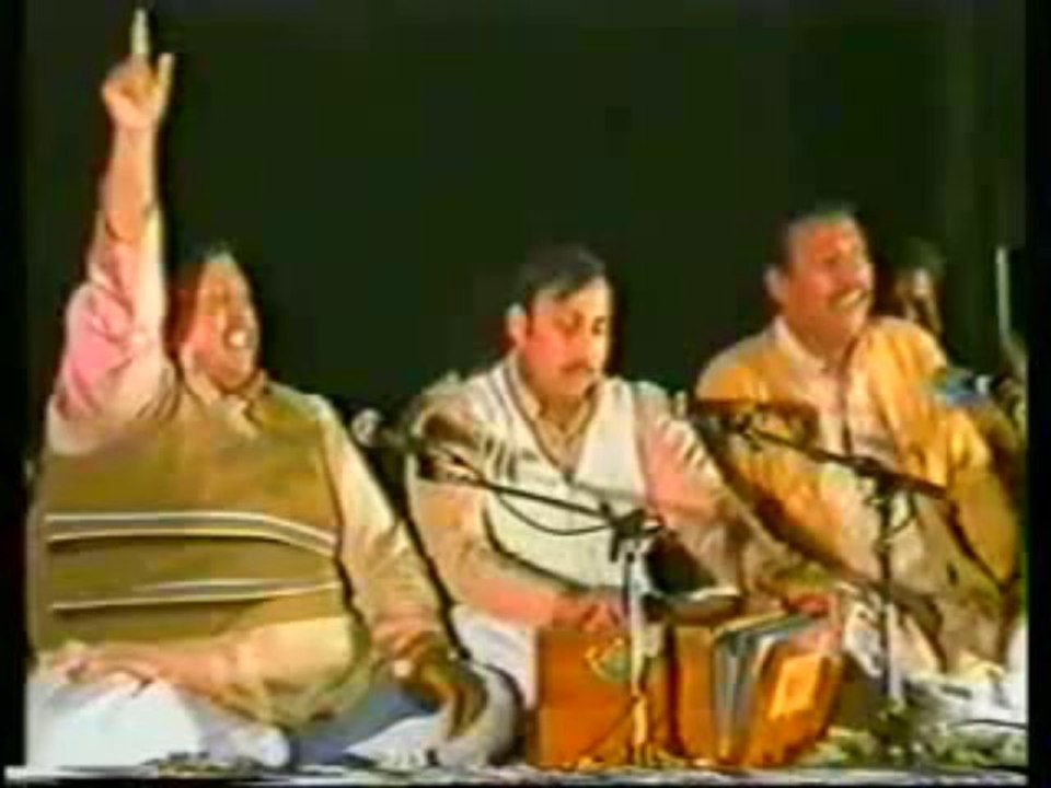 NUSRAT FATEH ALI KHAN - Dyar-e-Ishq Main Apna Maqam Paida Kar