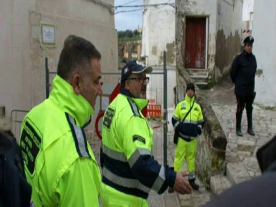 IL MALTEMPO E IL CROLLO A GINOSA MATERA 22-1-2014
