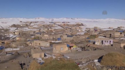 İki Bin Nüfuslu Köy, Tek Çeşmeden Su Alıyor
