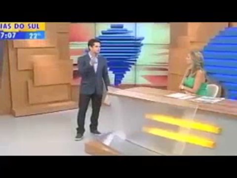 Gole giden futbolcunun bacağı böyle kırıldı!