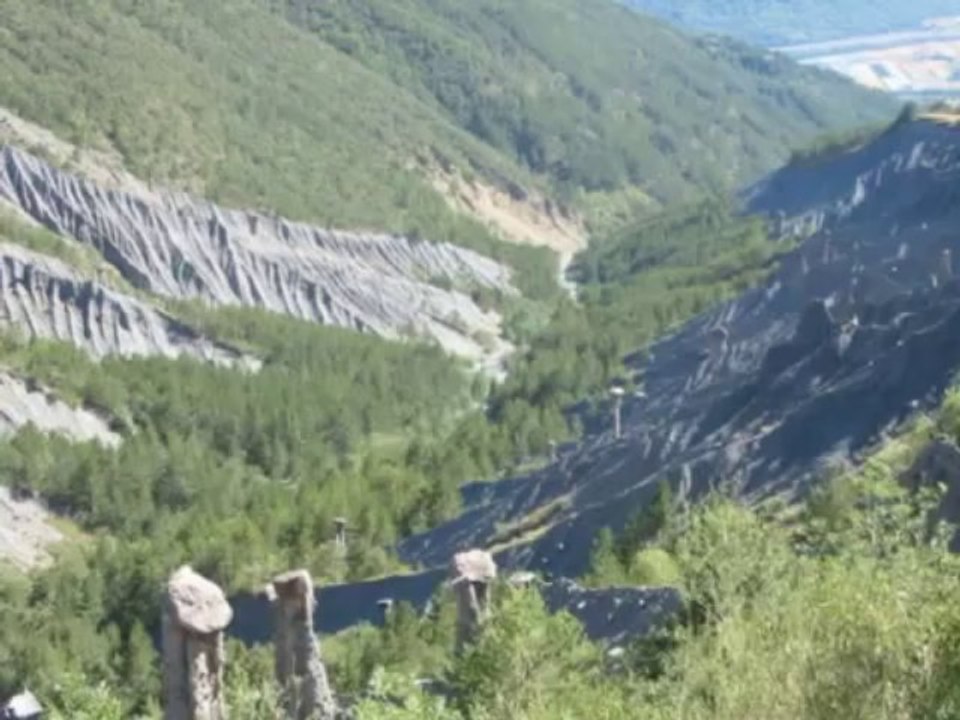 Les Demoiselles Coiffées de Théus (Hautes-Alpes, Provence-Alpes-Côte d'Azur)