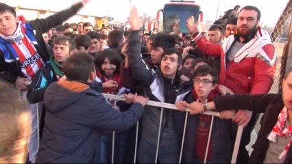 Sivasspor Başkanı Otyakmaz'a Taraftar Desteği