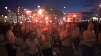 Troia Atı Önünde Taşeron İşçilerden Yarı Çıplak Eylem (17 Ocak 2014)