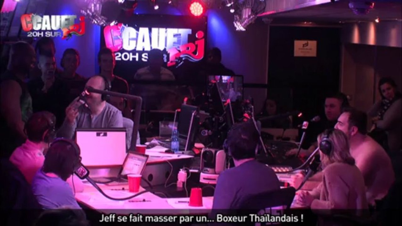 Jeff se fait masser par un... Boxeur Thaïlandais !