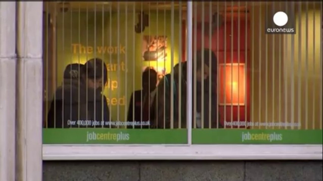 UK unemployment tumbles but Bank of England in no rush to raise interest rates