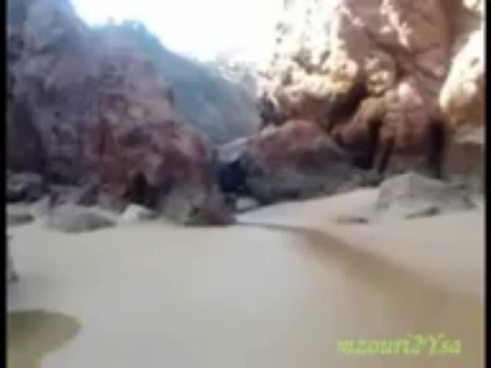 Abdou dans sa chanson Omri ma hab3ed 3anak ya Habibi