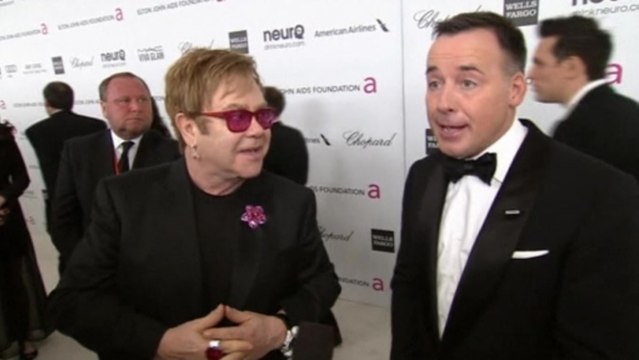 Elton John rebukes Russia's anti-gay law, cites Moscow visit