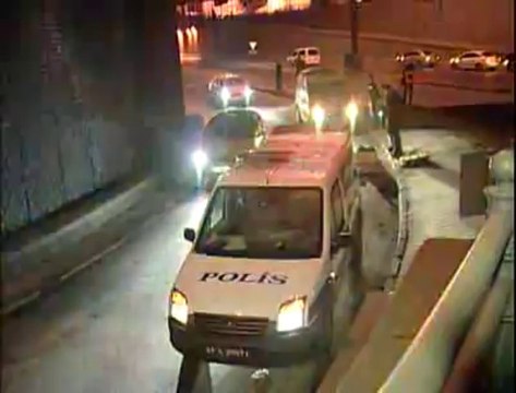 halkinhabercisi.com ı Polis aracı seyir halindeyken yanmaya başladı