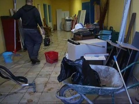 Intempéries dans le Var: un lycée dévasté par les inondations - 23/01