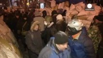 Scontri nella notte a Kiev. La protesta si radicalizza dopo la morte di 5 manifestanti