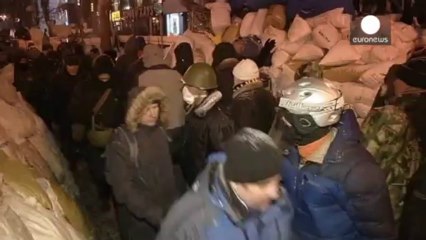 Le face-à-face tendu se poursuit en Ukraine