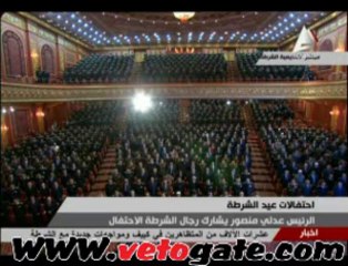 الرئيس يقف دقيقة حداد علي أرواح الشهداء