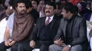 Mohanlal/Lalettan caught in a funny mood at Asianet Film Awards - 2014