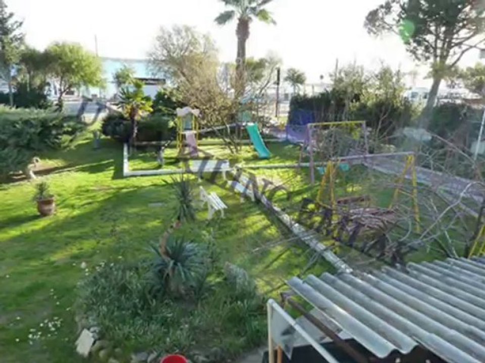 Urla iskelede satılık konut ya da dükkan yapılabilecek emlak mülk sizleri bekliyor. Denize sıfır