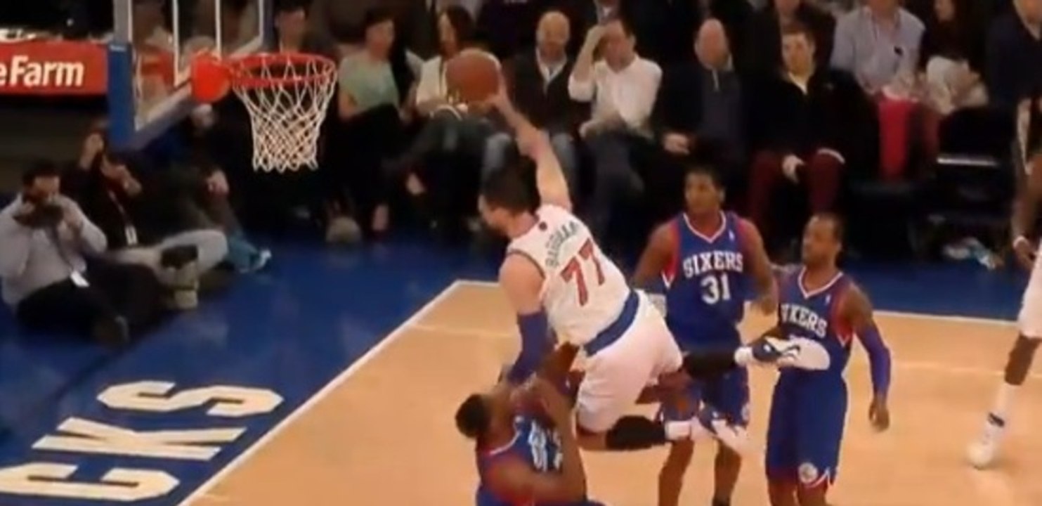 Andrea Bargnani epic dunk fail