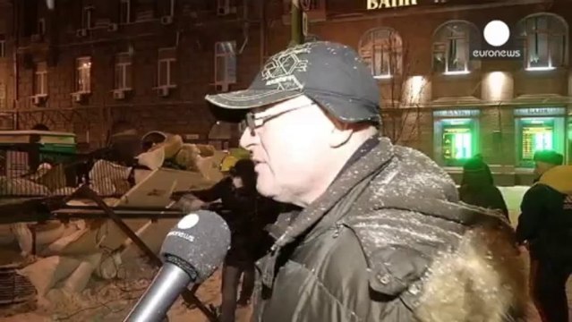 Kiev'de göstericilerle polis arasında gergin bekleyiş