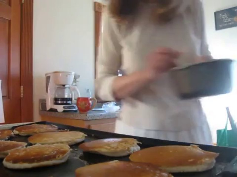 making breakfast.AVI