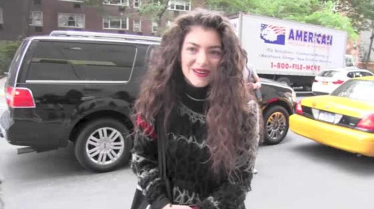Lorde Texts Taylor Swift for Advice