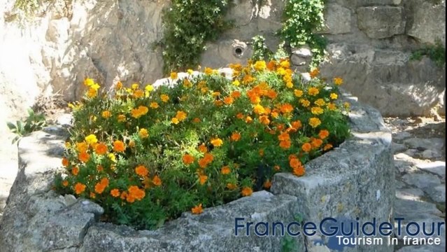 La Garde-Adhémar, l'un des plus beaux villages de France (Tourisme, Drôme, franceguidetour)