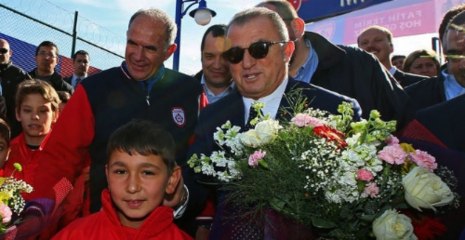 Terim'i 'Hoşgeldin Fatih Dede' Diyerek Karşıladılar