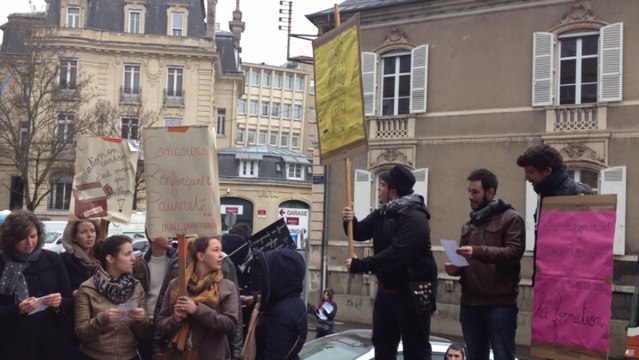 Les futurs enseignants manifestent à l'inspection académique