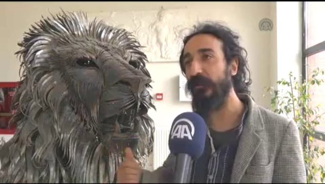 4 bin parça hurdadan aslan heykeli