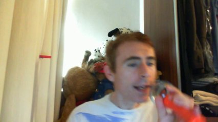 Wiwi égratigne "o-oh" de Plaza