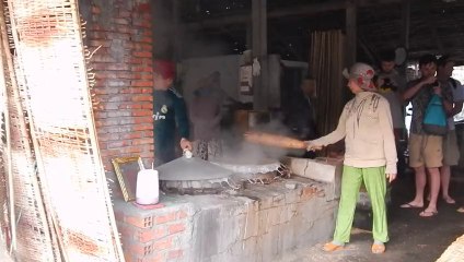FABRICATION DES NOUILLES DE RIZ ( VIETNAM )