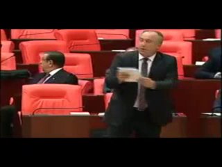 TBMM'de kitapçıklar havada uçuştu!