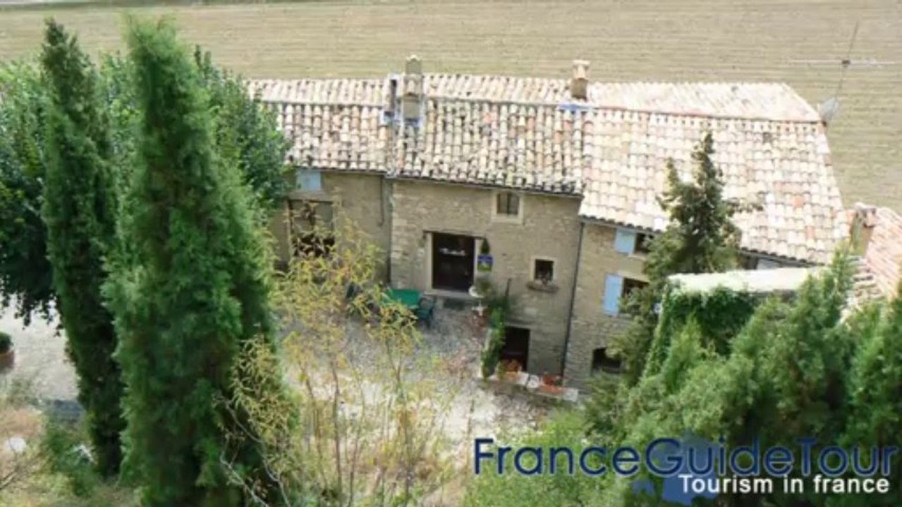 Montbrun-les-Bains, un des plus beaux villages de France (Rhône-Alpes, Drôme, franceguidetour, HD)