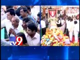 Fans mourn death of Akkineni Nageswara Rao - Part 1