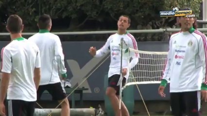 Herrera no quiere 'sacrificar' a 'Chicharito'