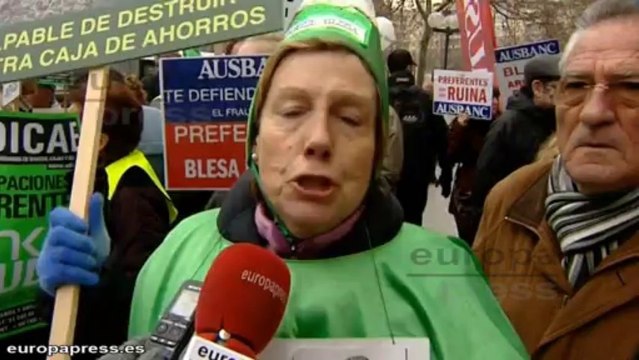 Golpean con una pancarta a Miguel Blesa