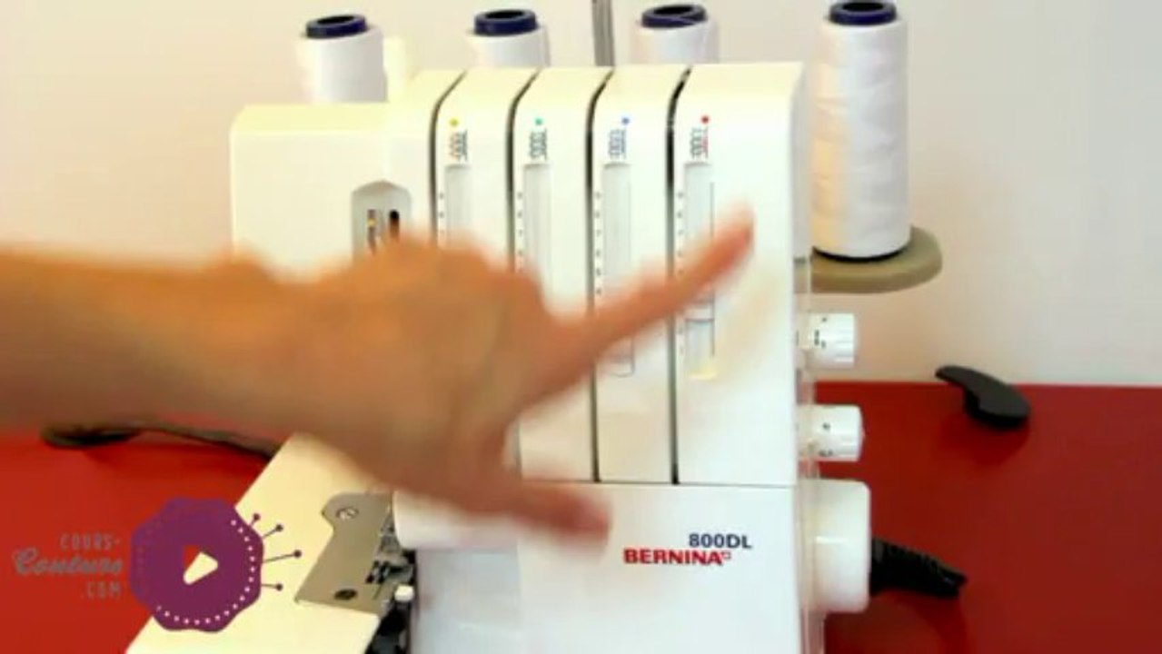 cours de couture - Apprendre à coudre un ourlet à la surjeteuse - tuto de couture
