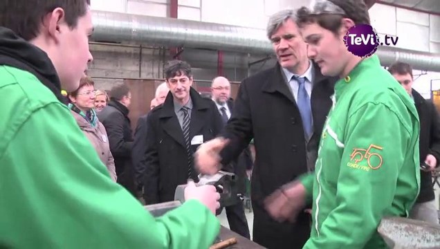 Venue du Ministre de l'agriculture à la MFR de Condé-sur-Vire [TéVi] 24-01-13