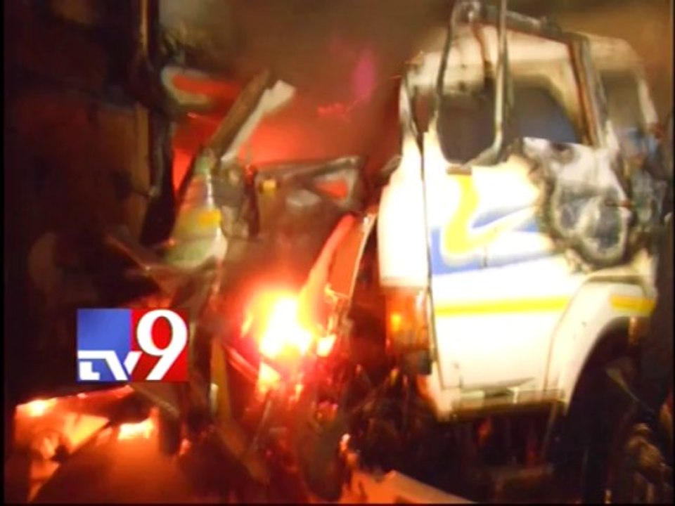 2 lorry drivers burnt alive in a road accident