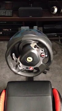 Thrustmaster : TX Racing Wheel, Ferrari 458 Italia Edition qui devient fou