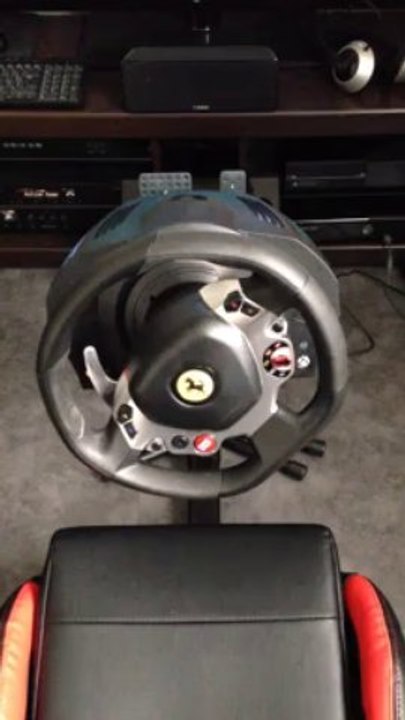 Thrustmaster : TX Racing Wheel, Ferrari 458 Italia Edition qui devient fou