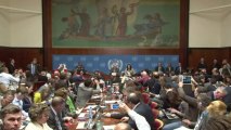 Les délégations syriennes dans la même salle à Genève samedi