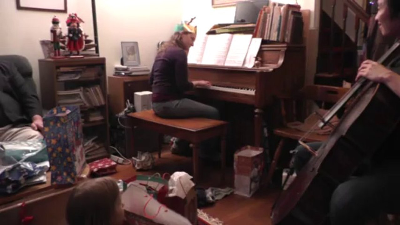 Erinna & Phuc play Ava Maria on Christmas Day at 16 Dogwood Rd