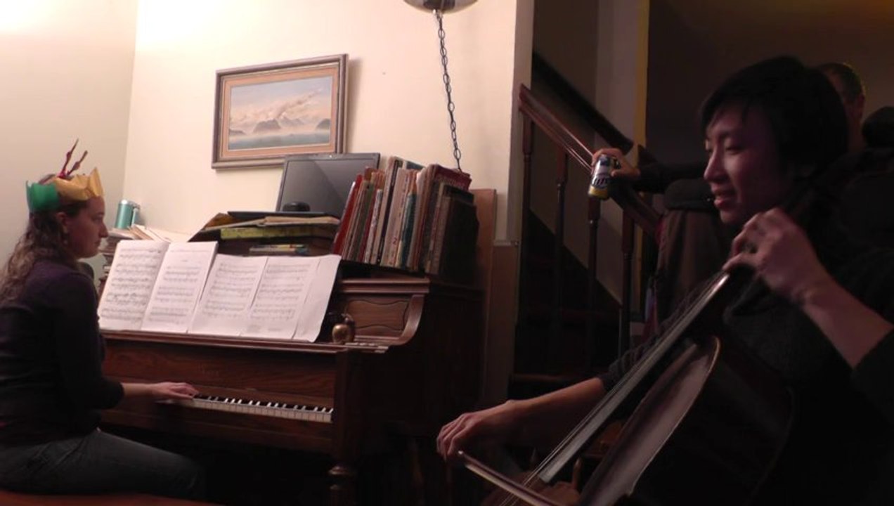 Erinna & Phuc play Hallelujah by L. Cohen on Christmas Day