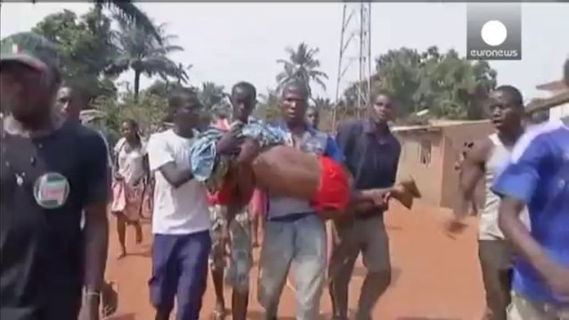 Rep. Centrafricana: ex ministro ucciso a colpi di machete, musulmani in fuga verso il Ciad