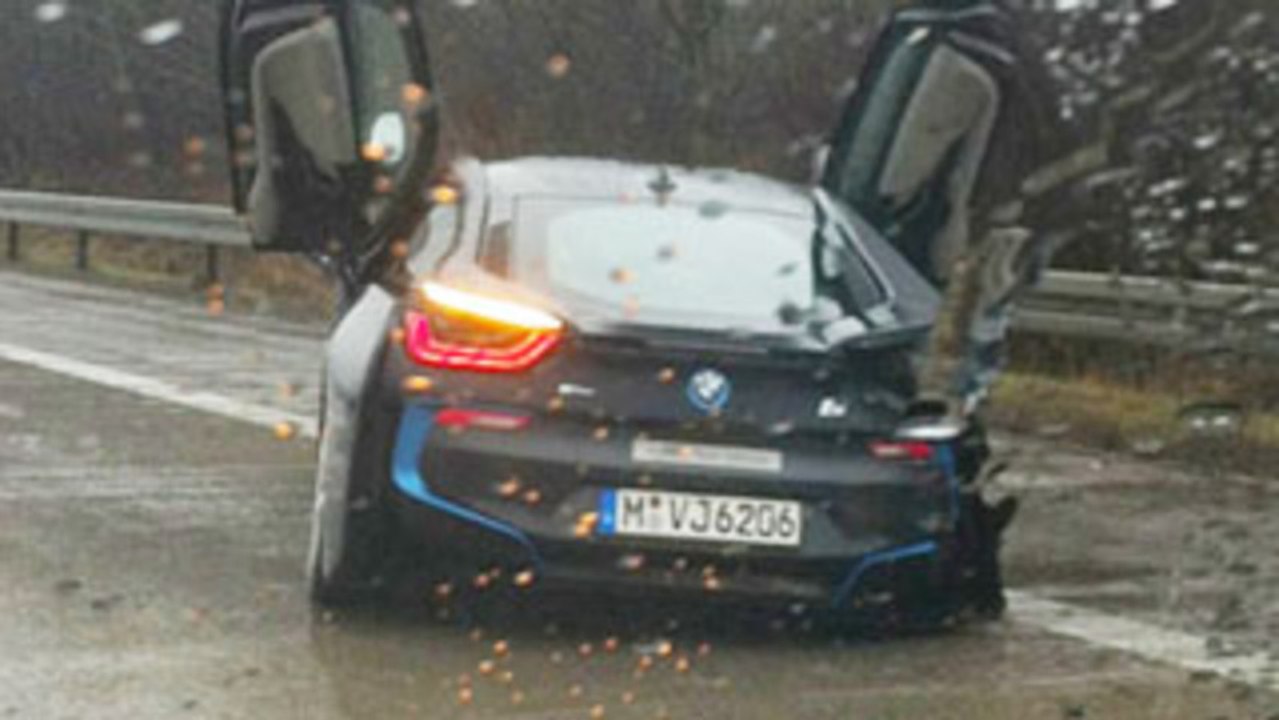 BMW i8 Crashed In Accident !
