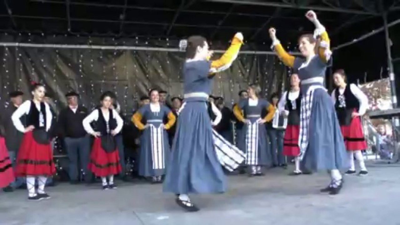 LES  W-D.D. MICHOU NEWS - 14 DECEMBRE 2013 - NOEL PYRENEEN - SPECTACLE DE LAGUNT ETA MAITA..