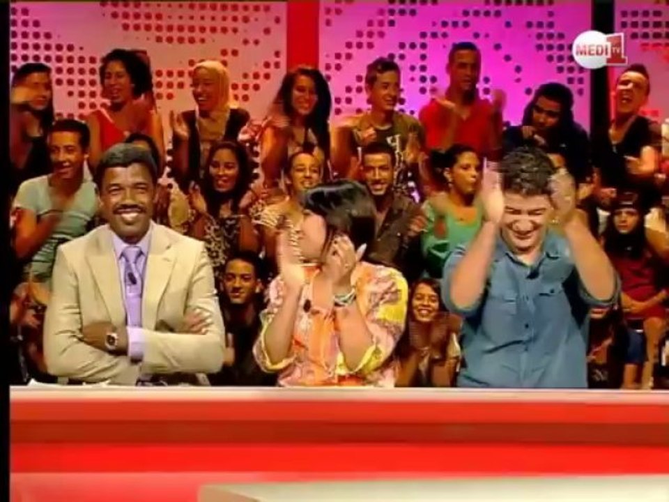 سكيتش يسار حول الأغاني المغربية و الشرقية(by chehmat hamza)