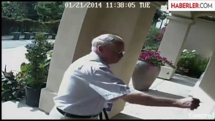 Yaşlı Çift Evinin Önüne Ayı Geldi