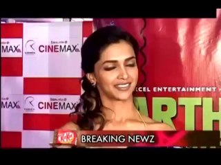 Finger-Nail marks captured on Deepika's back!