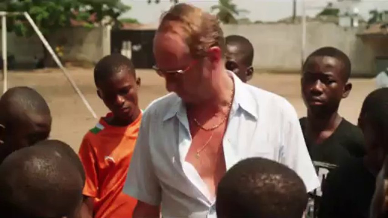 Teaser. Les chaussures. Les Rayures du Zèbre.(Avec Benoît Poelvoorde) .